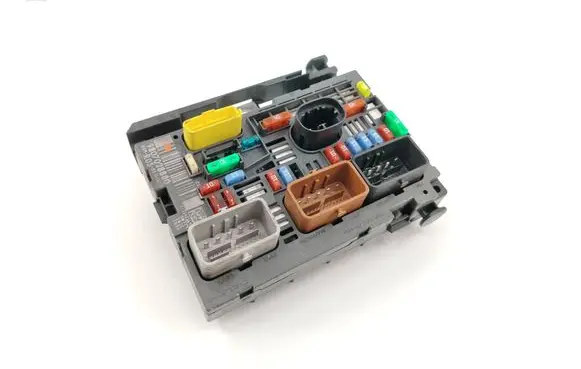 Citroen Berlingo Fuse module 9807028880