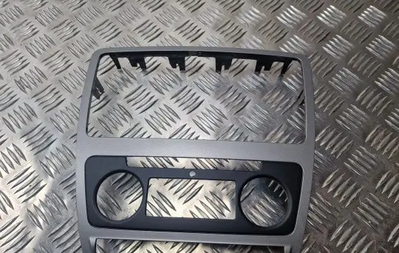 Skoda Octavia Mk2 (1Z) Radio/GPS head unit trim YX1CZ