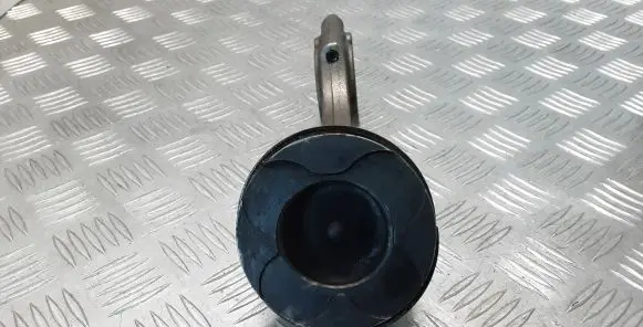 Volvo XC60 Piston with connecting rod