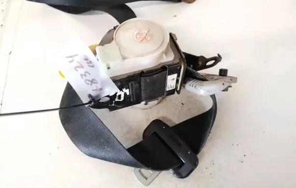 Mazda 5 Front seatbelt t89335t