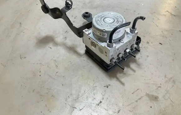 Ford Fiesta ABS Pump M1BC2C219KB 352003AED R133013