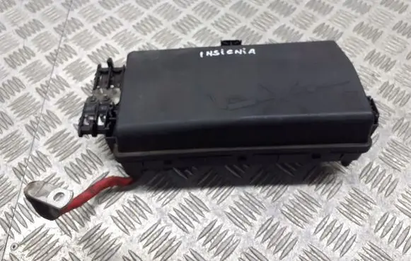 Opel Insignia A Fuse box cover 13255300