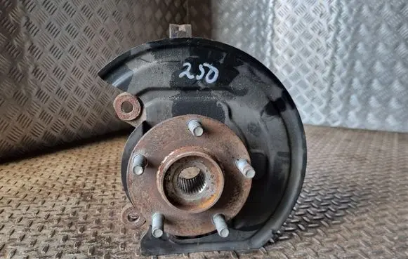 Nissan Juke I F15 Front wheel hub