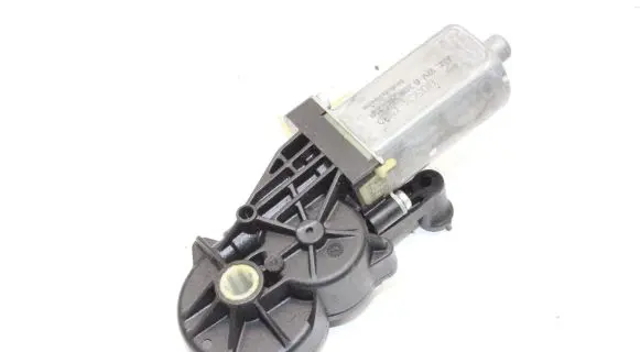 Mercedes-Benz ML W164 Seat adjustment motor 0390203210