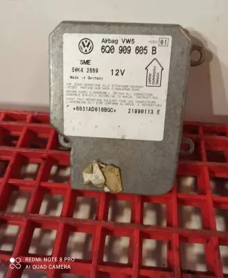 Volkswagen PASSAT B5 Airbag control unit/module 6Q0909605B 21990113E 5WK42869