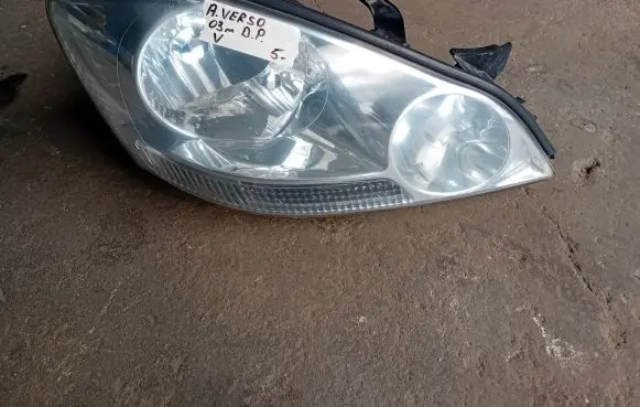 Toyota Avensis Verso Headlight/headlamp