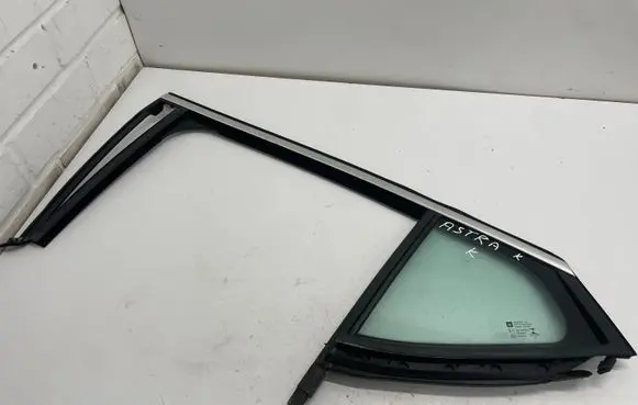 Opel Astra K Rear vent window glass 