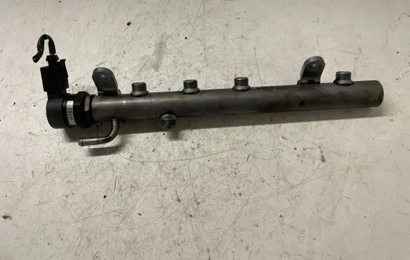 Mercedes-Benz ML W164 Fuel main line pipe A6420700495 A6110780449