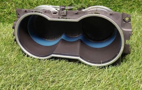 Cup holder front