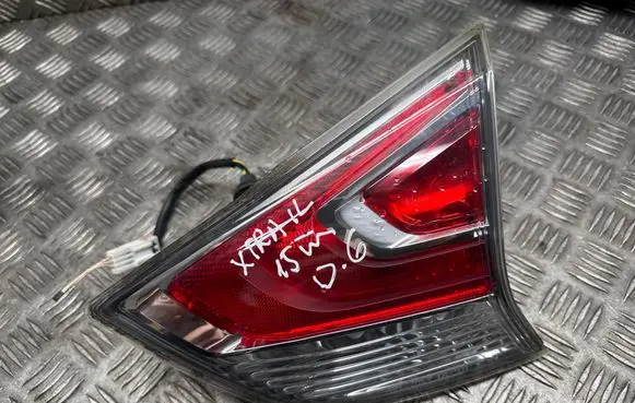 Nissan X-Trail T32 Tailgate rear/tail lights 22623746