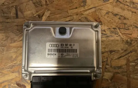 Audi A6 S6 C6 4F Engine control unit/module 8E0907401P 1039S01813 0281011136