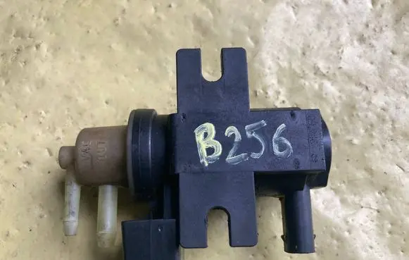 Mercedes-Benz B W245 Vacuum valve A0061536628