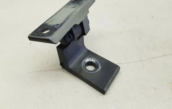 BMW 5 E60 E61 Front door upper hinge 7068074