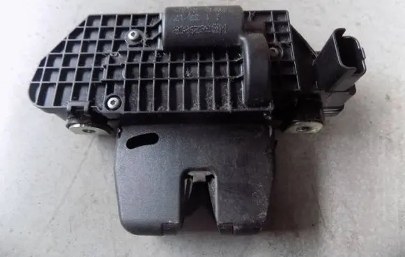 Peugeot 2008 I Tailgate/trunk/boot lock/catch/latch