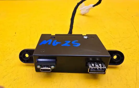 MG ZS USB socket connector 10966397