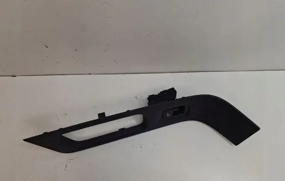 Volvo V60 Central console control unit 31272013