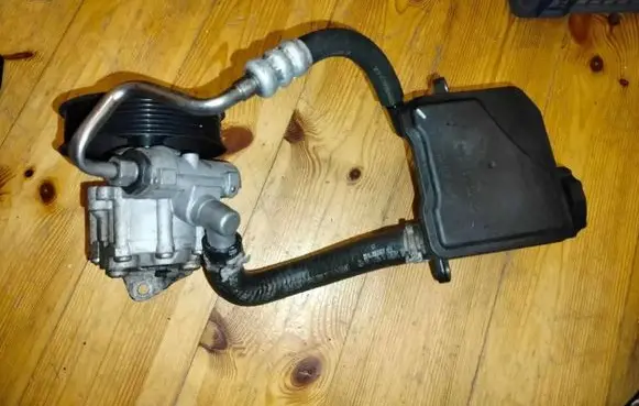 Mercedes-Benz C AMG W204 Power steering pump A0004602283 GK117F062705 91130