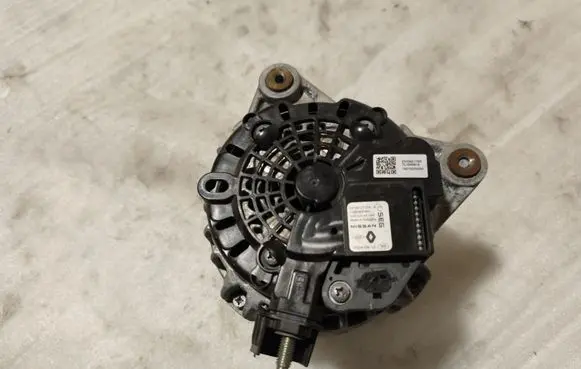 Dacia Sandero III Generator/alternator 231002175R
