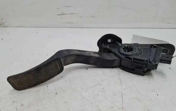 Mazda 6 Accelerator throttle pedal GS1D41600