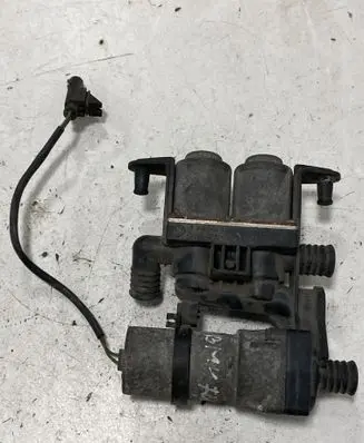 BMW 7 E38 Coolant heater control valve 8368462