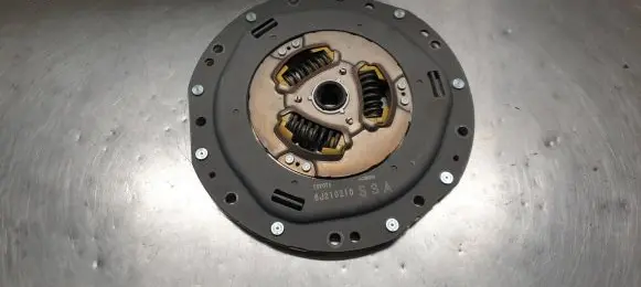 Toyota Yaris Clutch pressure plate 6J210210