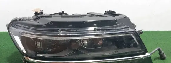 Volkswagen Tiguan Headlight/headlamp