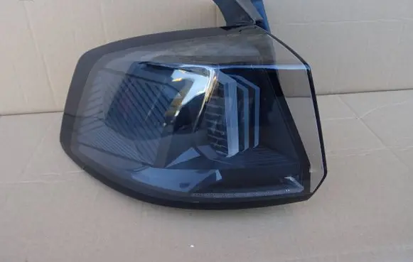 Peugeot 5008 II Rear/tail lights 9836231680