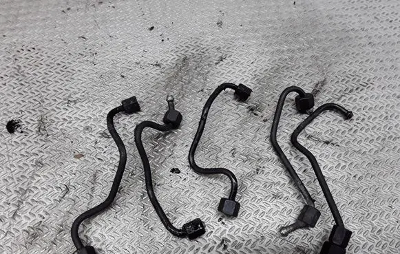 Peugeot 206 Fuel injector supply line/pipe 