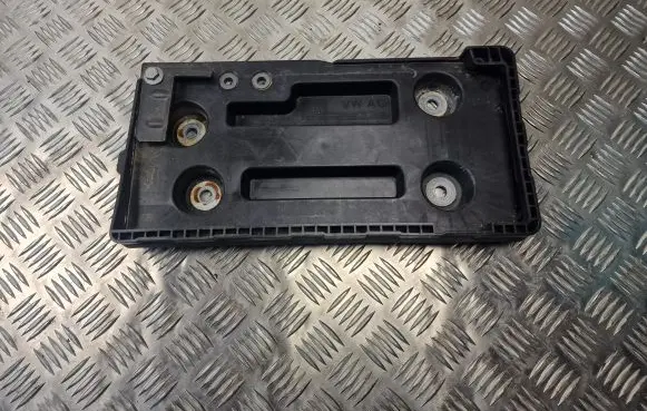 Volkswagen PASSAT B8 Battery tray 3Q0804869