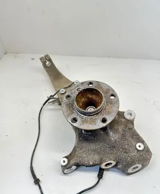 BMW 5 F10 F11 Front wheel hub