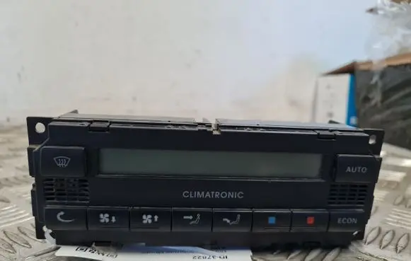 Volkswagen PASSAT B5.5 Climate control unit