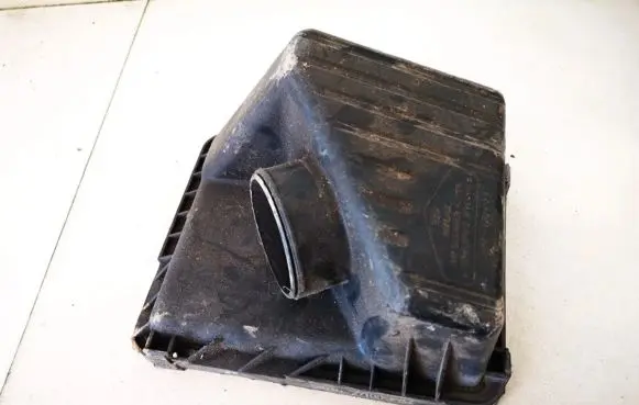 Hyundai Elantra Air filter box 2811027100 28110-27100