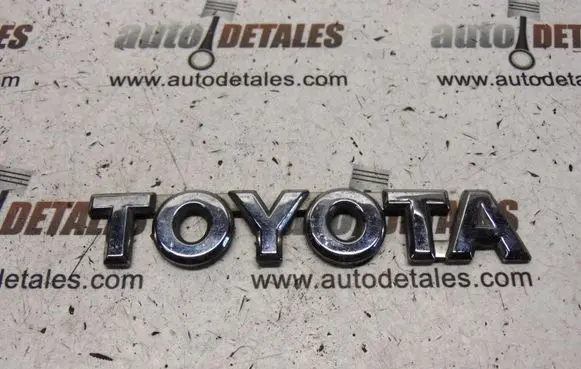 Toyota Avensis T220 Manufacturer badge logo/emblem 