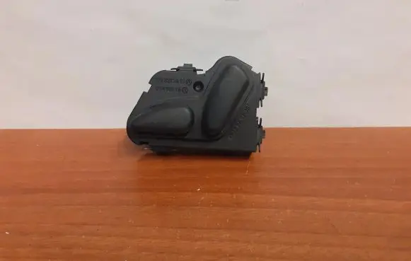 Mercedes-Benz E W210 Seat control switch 2108213851 03463815