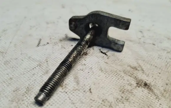 Opel Vivaro Fuel Injector clamp holder 