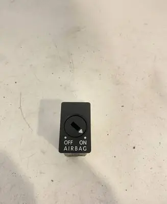 Passenger airbag on/off switch