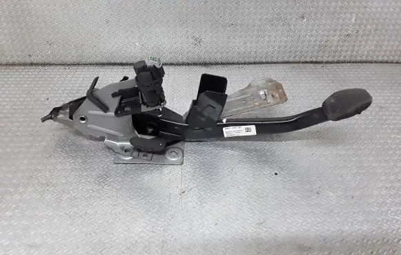 Ford Focus Brake pedal 4M512467AP