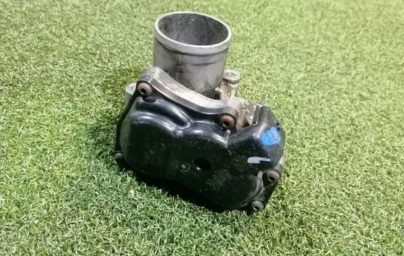 Opel Vivaro Throttle valve 8200987453