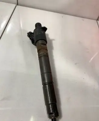 Volvo V60 Fuel injector 31303238