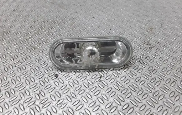 Volkswagen Jetta IV Front fender indicator light 1J0949117