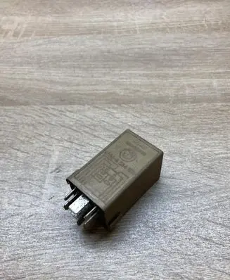 BMW 3 E46 Window wiper relay 8384505