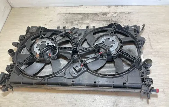 Opel Insignia A Coolant radiator 13241739 13241725