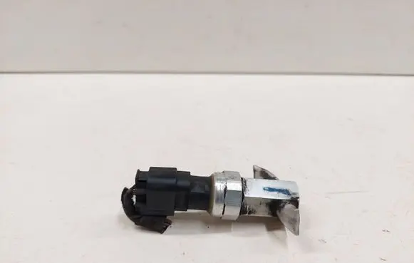 Mercedes-Benz E W211 Air conditioning (A/C) pressure sensor A2038300472