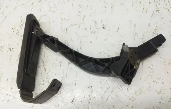 Mercedes-Benz CLK A208 C208 Accelerator throttle pedal 2203010001