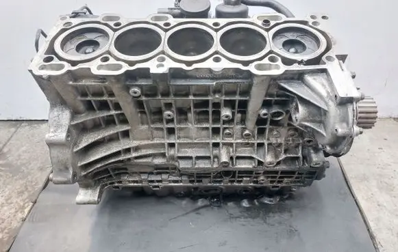 Volvo XC90 Engine block D5244T