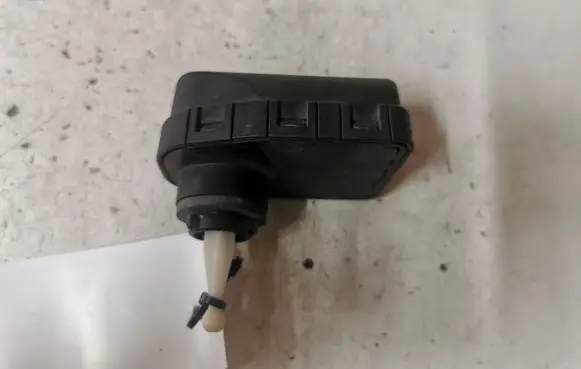 Headlight level adjustment motor
