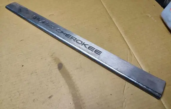 Jeep Grand Cherokee (WJ) Front sill trim cover