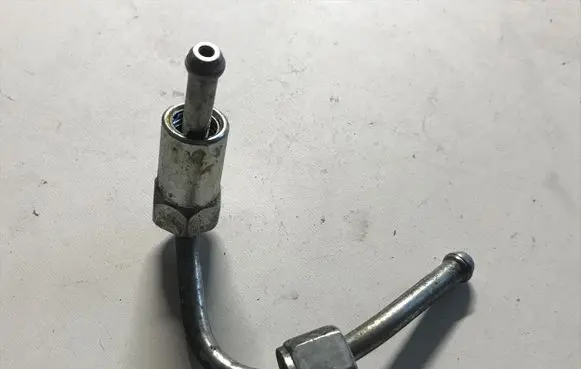 Opel Meriva B Fuel injector supply line/pipe 