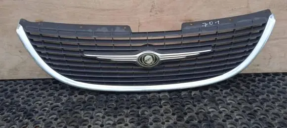 Chrysler Voyager Front bumper upper radiator grill