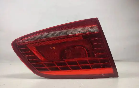 Tailgate rear/tail lights